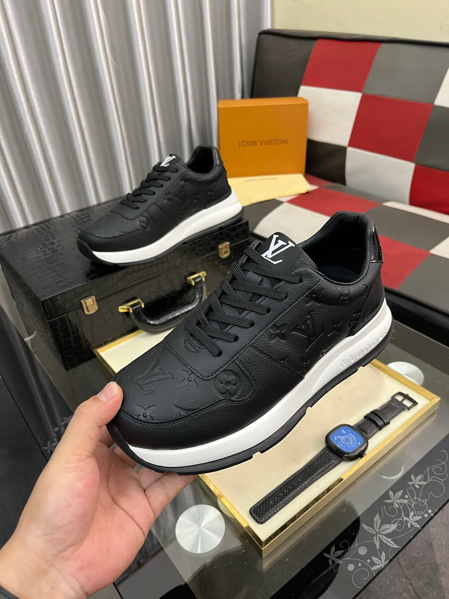 Men's men's shoes💰458⌚️⌚️ Loui* Vuitto* - Louis ** donkey's new color men's trainer sneakers, this LV Trainer sneaker is made of calfskin and breathable mesh, showing pure colors, the #54 logo on the back traces the brand's birth in 1854, the designer's handwritten brand logo embellishes one side, virgil Designed by abloh himself, it is a very commemorative sneaker. The new lv Louis Vuitton loui* vuitto* trainer sneaker low casual sports culture versatile basketball sneaker. Size: 38-443️⃣Colors available